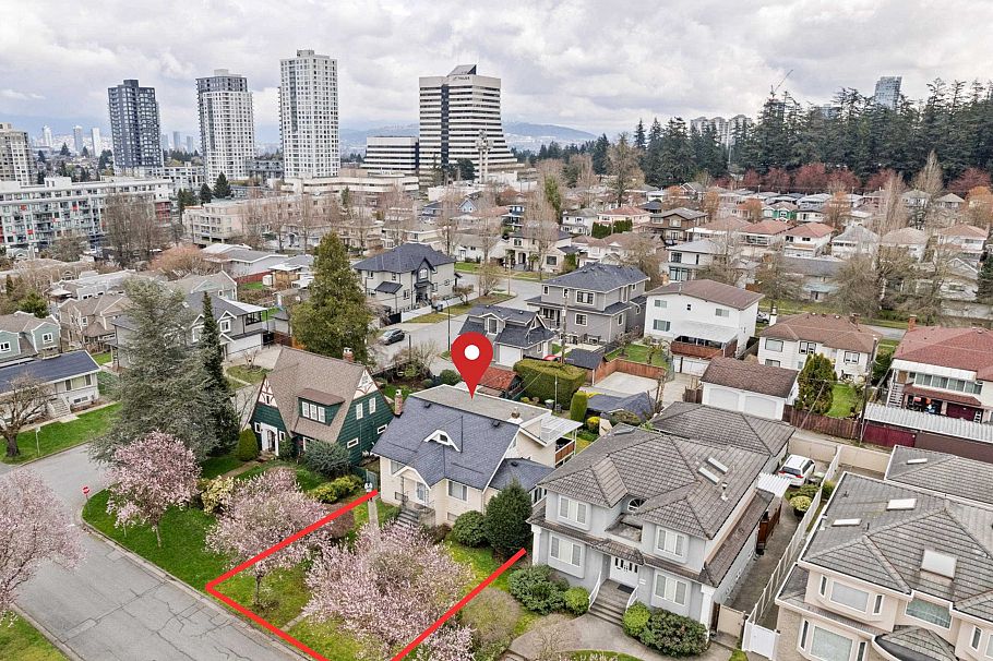 5878 Arlington Street Vancouver, BC - 2