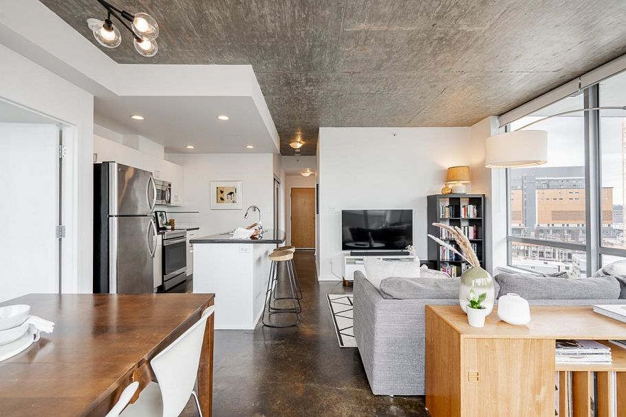 804 919 Station Street Vancouver, BC - 4