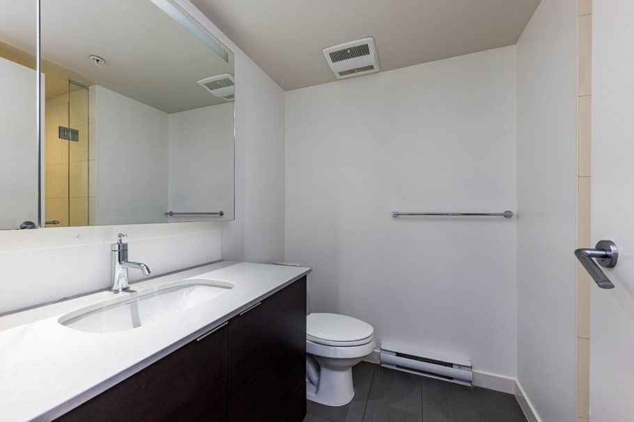 302 1677 Lloyd Avenue North Vancouver, BC - 14