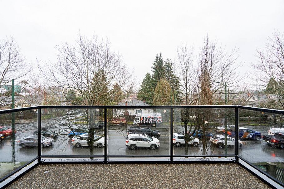 1 2753 Nanaimo Street Vancouver, BC - 16