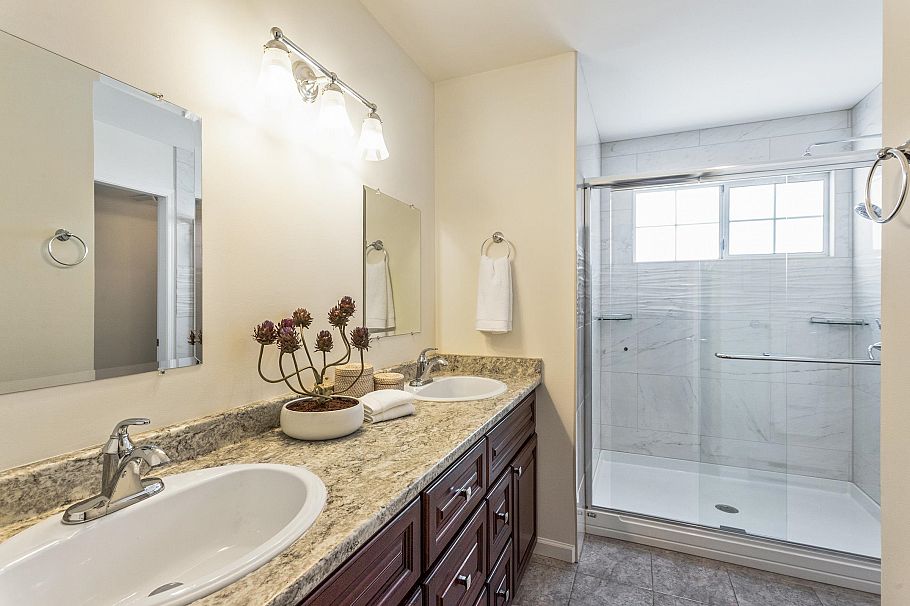 10 3939 Indian River Drive North Vancouver, BC - 16