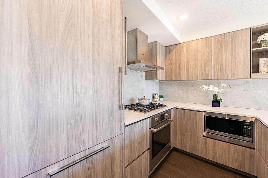 601 8800 Hazelbridge Way Richmond, BC - 4