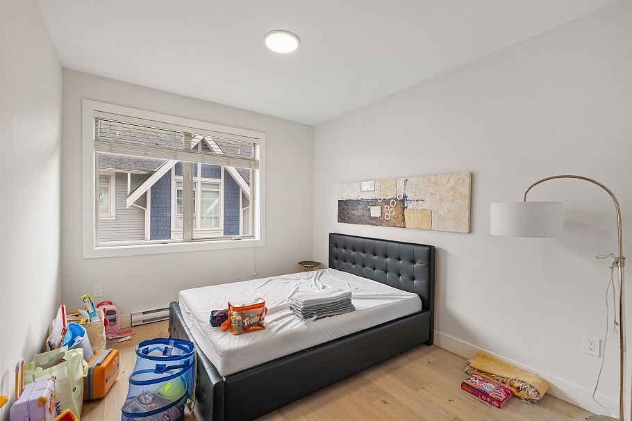 5 115 W Queens Road North Vancouver, BC - 15