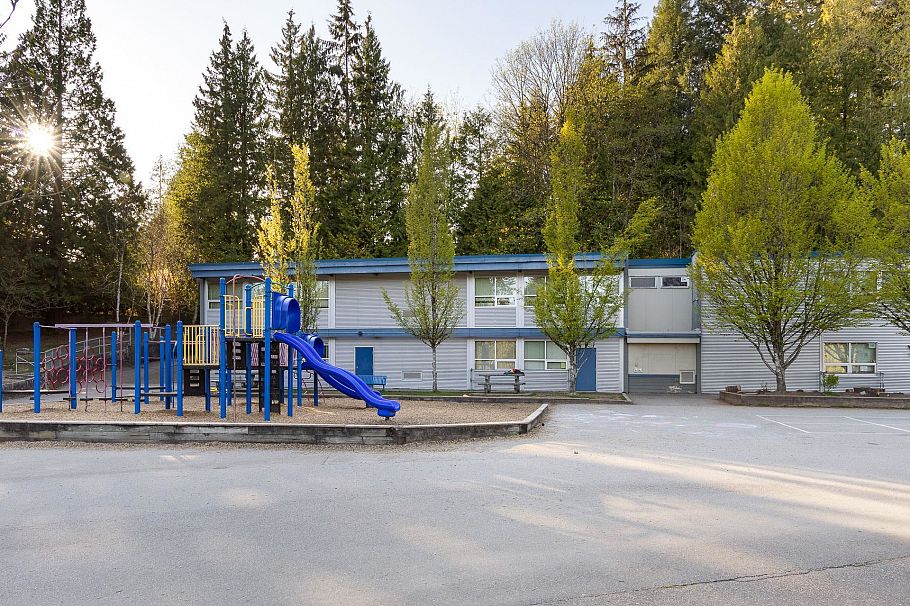 3665 Rutherford Crescent North Vancouver, BC - 37