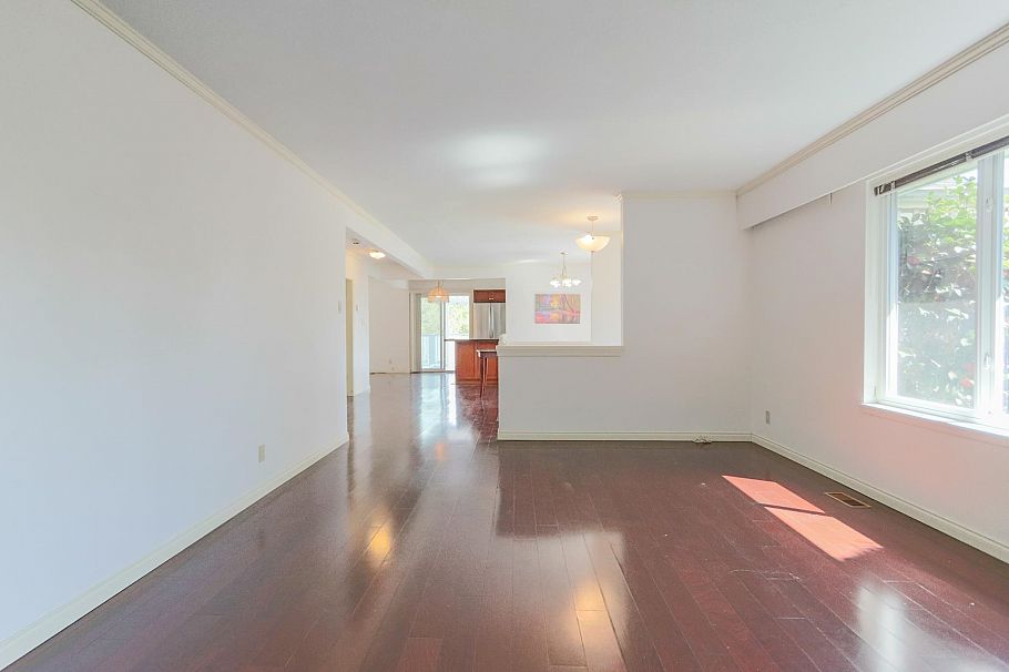 1352 E 16th Street North Vancouver, BC - 8