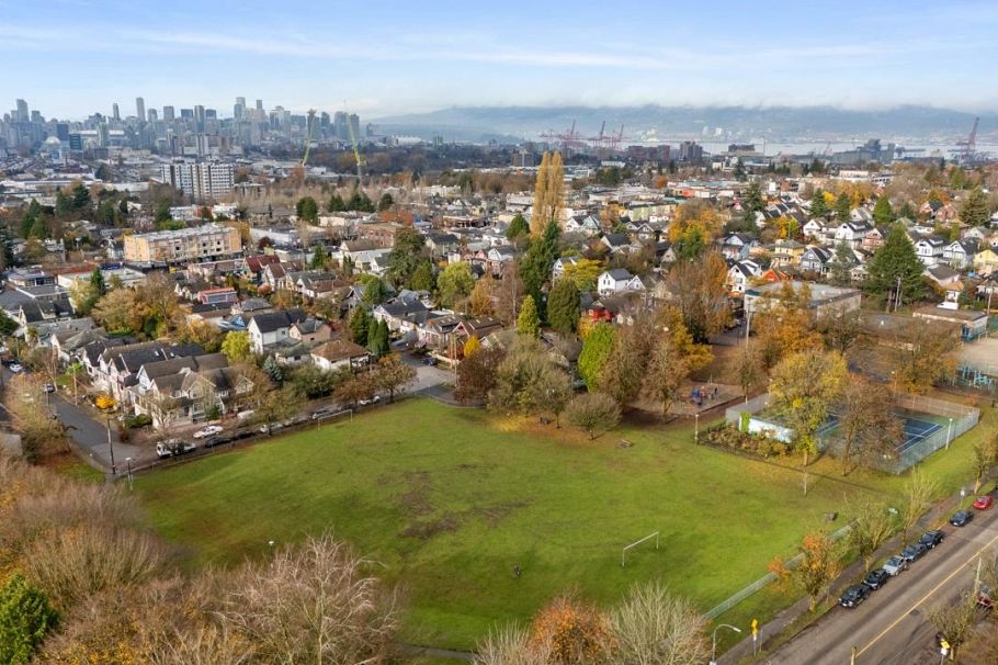 1752 E 4th Avenue Vancouver, BC - 32
