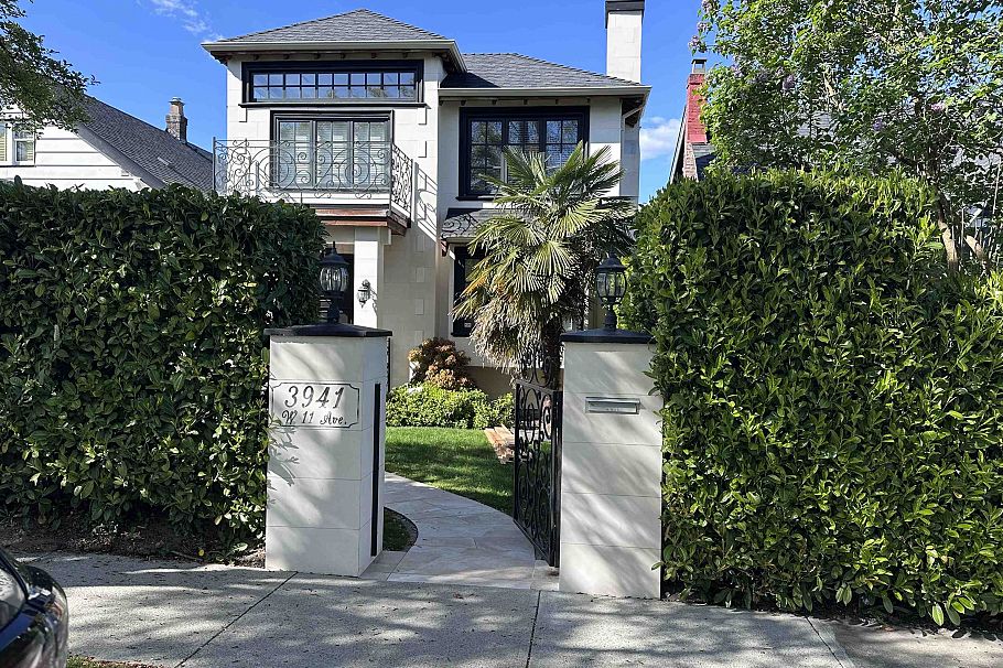 3941 W 11th Avenue Vancouver, BC - 1