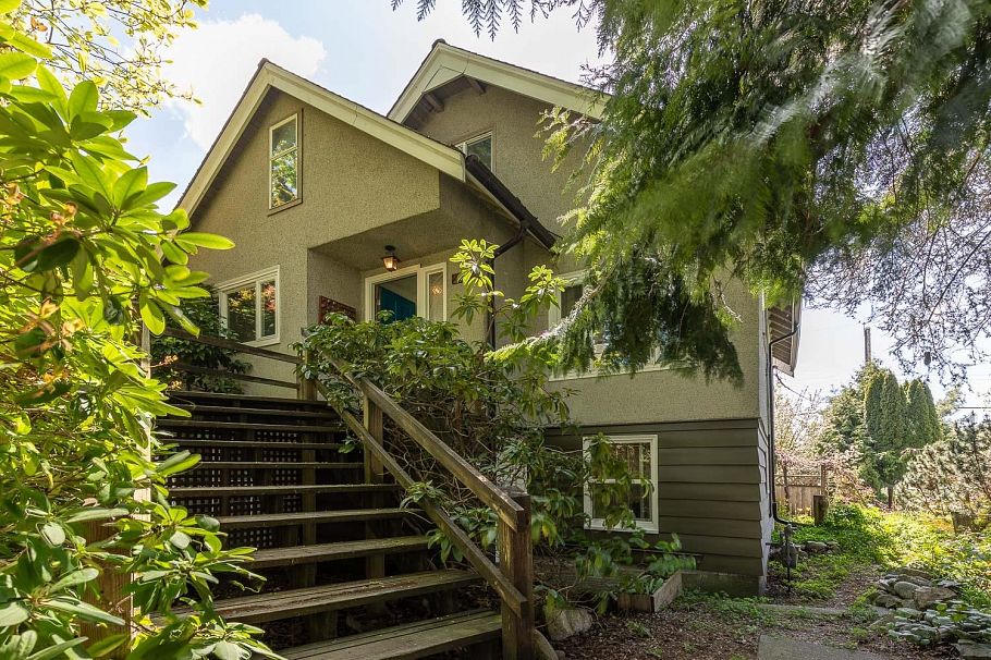 2002 E 13th Avenue Vancouver, BC - 2