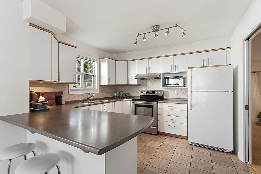 10 3939 Indian River Drive North Vancouver, BC - 9