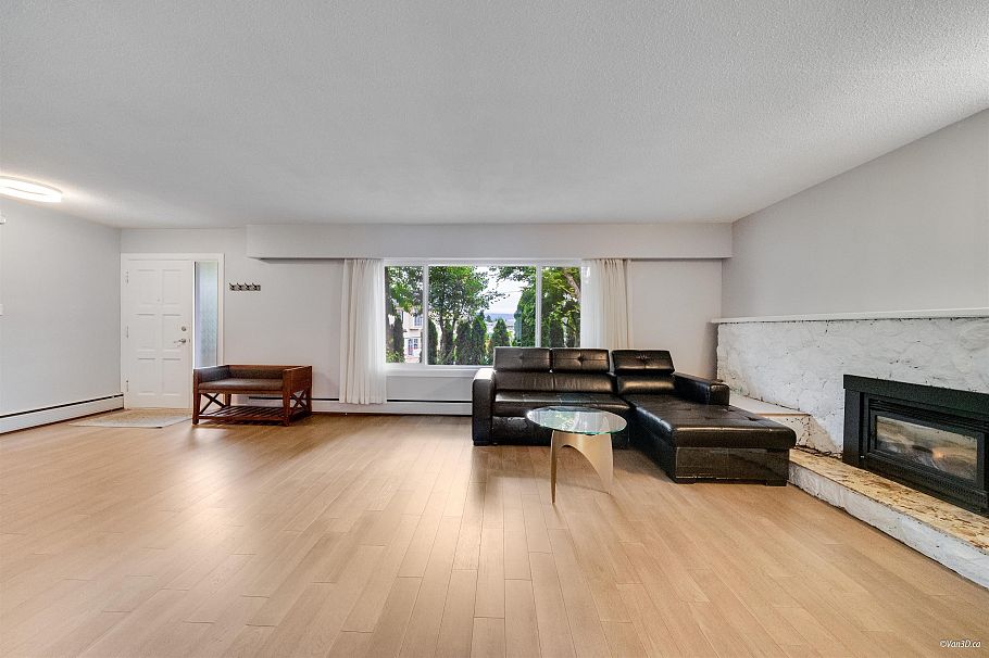 4366 Gilpin Crescent Burnaby, BC - 3