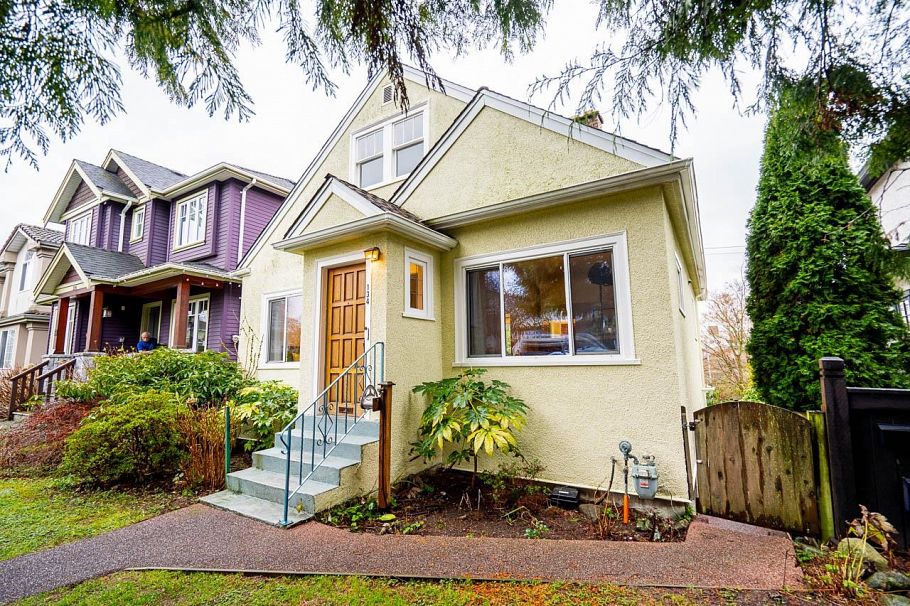 134 W 40th Avenue Vancouver, BC - 2