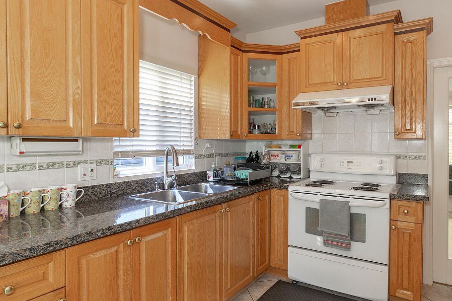 952 E 31st Avenue Vancouver, BC - 33