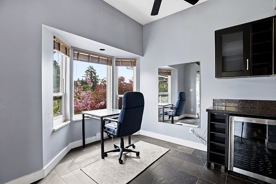 303 2615 Lonsdale Avenue North Vancouver, BC - 13