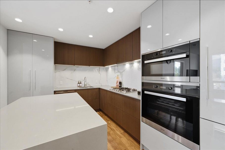 608 1675 Lions Gate Lane North Vancouver, BC - 11