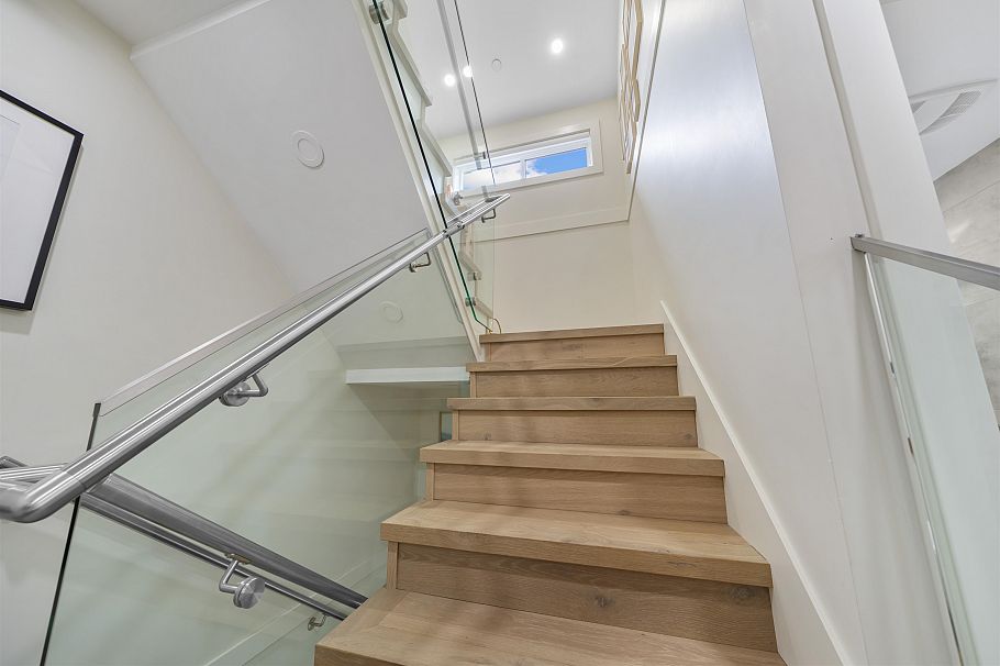 1758 E 14th Avenue Vancouver, BC - 11