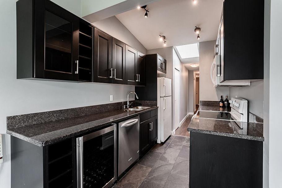 303 2615 Lonsdale Avenue North Vancouver, BC - 5