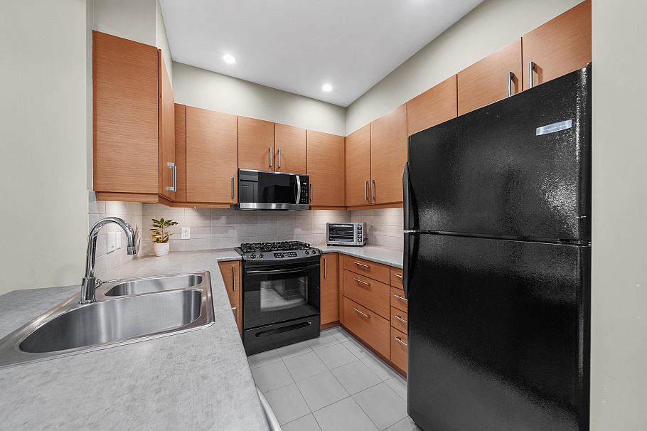 208 188 W 29 Street North Vancouver, BC - 8