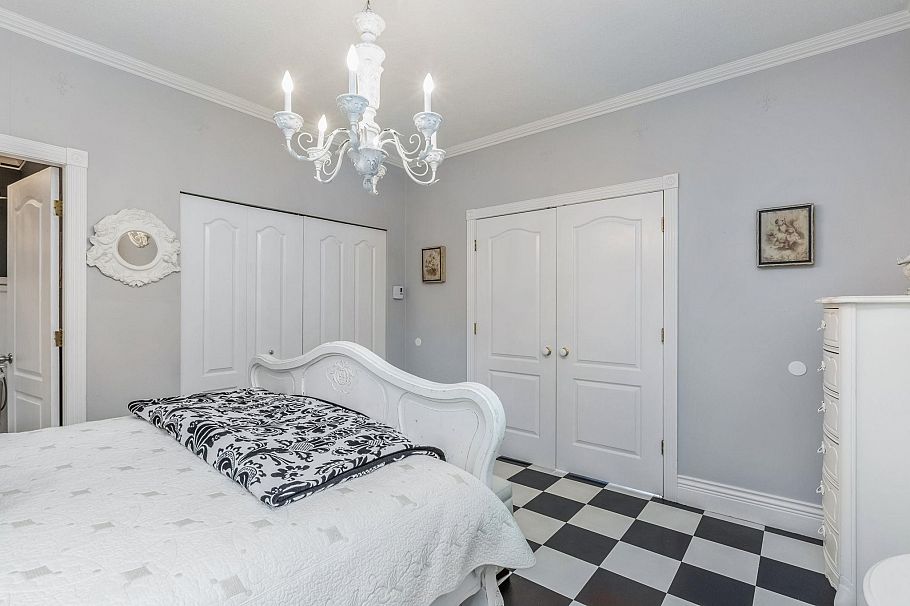 557 Lonsdale Avenue North Vancouver, BC - 20