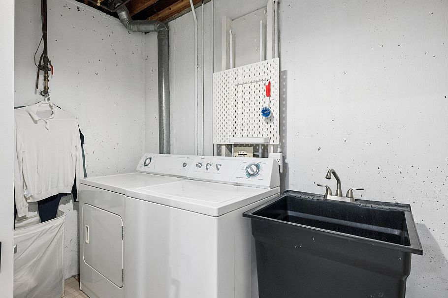 3951 Springtree Drive Vancouver, BC - 32