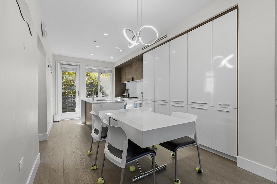 276 W 62nd Avenue Vancouver, BC - 4