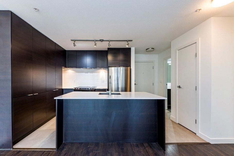 302 1677 Lloyd Avenue North Vancouver, BC - 4