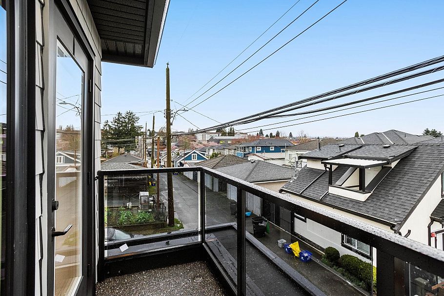 3277 Graveley Street Vancouver, BC - 12