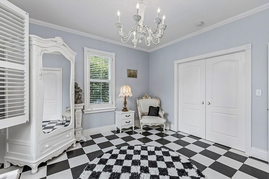 557 Lonsdale Avenue North Vancouver, BC - 17