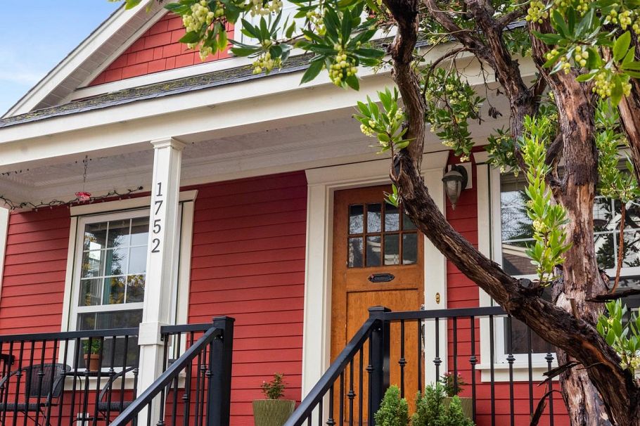 1752 E 4th Avenue Vancouver, BC - 2