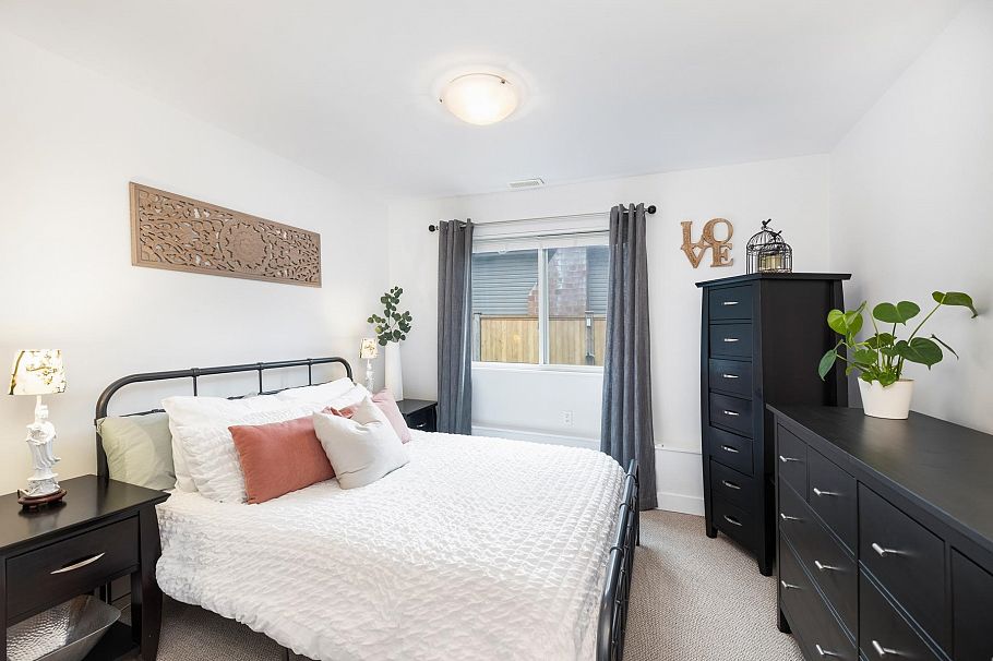 2511 Boswell Avenue North Vancouver, BC - 25