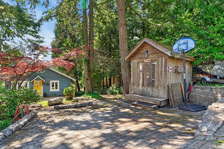 1371 Borthwick Road North Vancouver, BC - 2