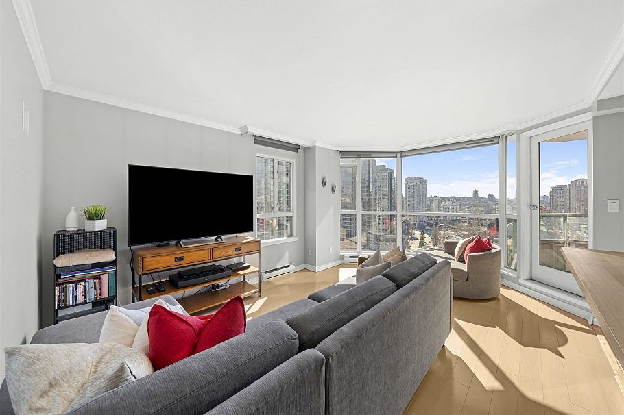 1201 888 Hamilton Street Vancouver, BC - 2