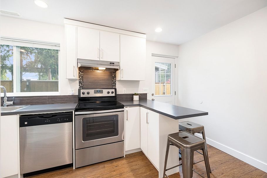 2511 Boswell Avenue North Vancouver, BC - 23