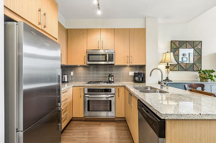 404 159 W 22nd Street North Vancouver, BC - 10