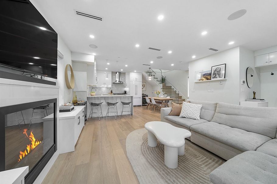 1758 E 14th Avenue Vancouver, BC - 1