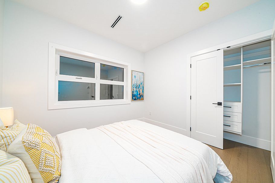 2735 W 8th Avenue Vancouver, BC - 20