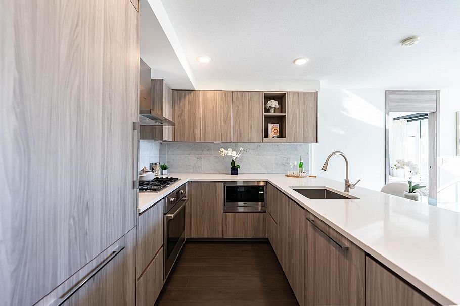 601 8800 Hazelbridge Way Richmond, BC - 3