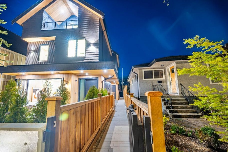 2 3345 W 13th Avenue Vancouver, BC - 19