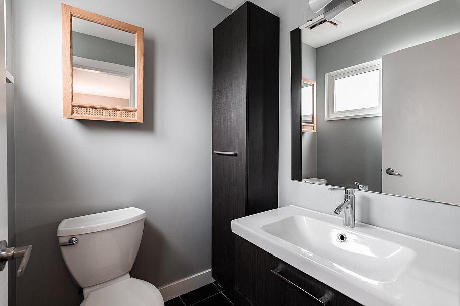 303 2615 Lonsdale Avenue North Vancouver, BC - 11