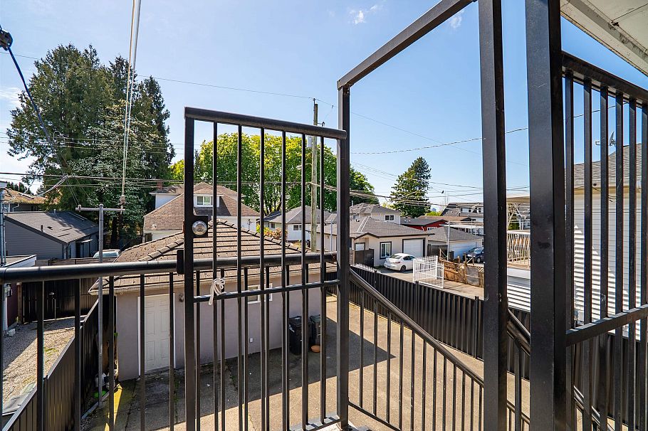 592 E 50th Avenue Vancouver, BC - 30