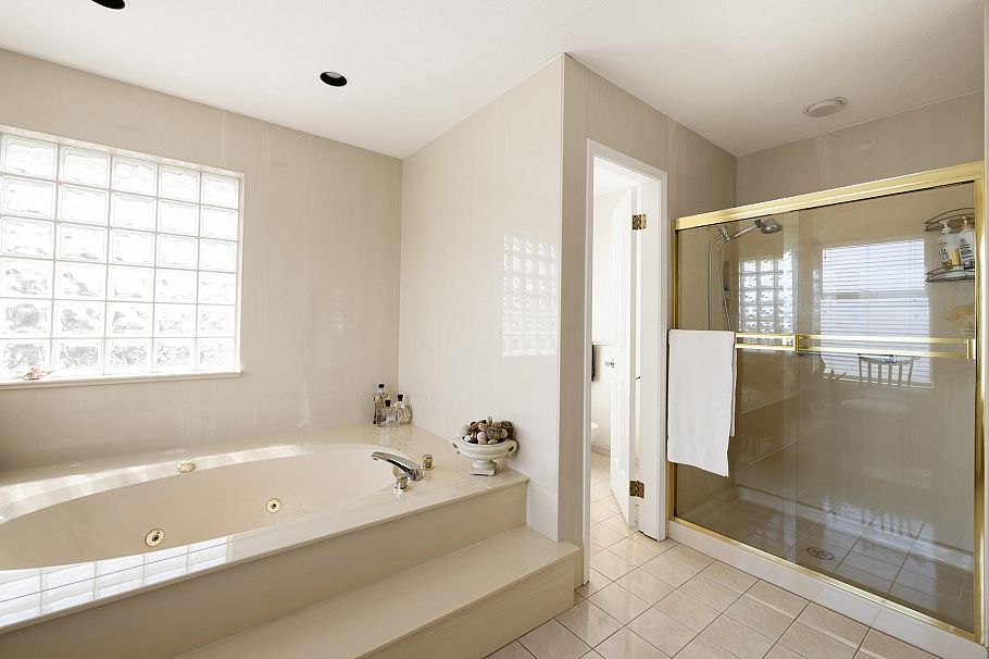 631 E 17th Street North Vancouver, BC - 26