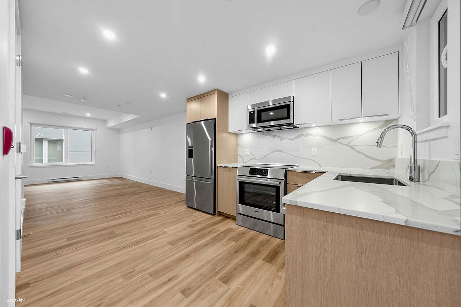 202 2075 E 1st Avenue Vancouver, BC - 9