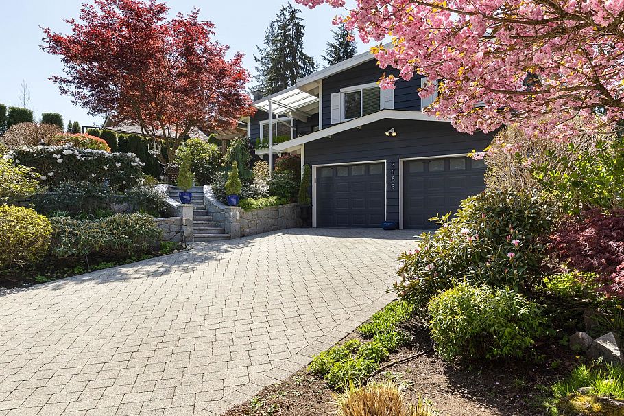 3665 Rutherford Crescent North Vancouver, BC - 35