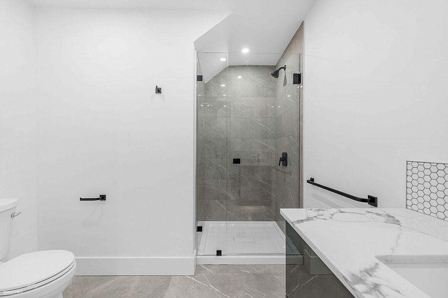 108 2085 E 1 Avenue Vancouver, BC - 20