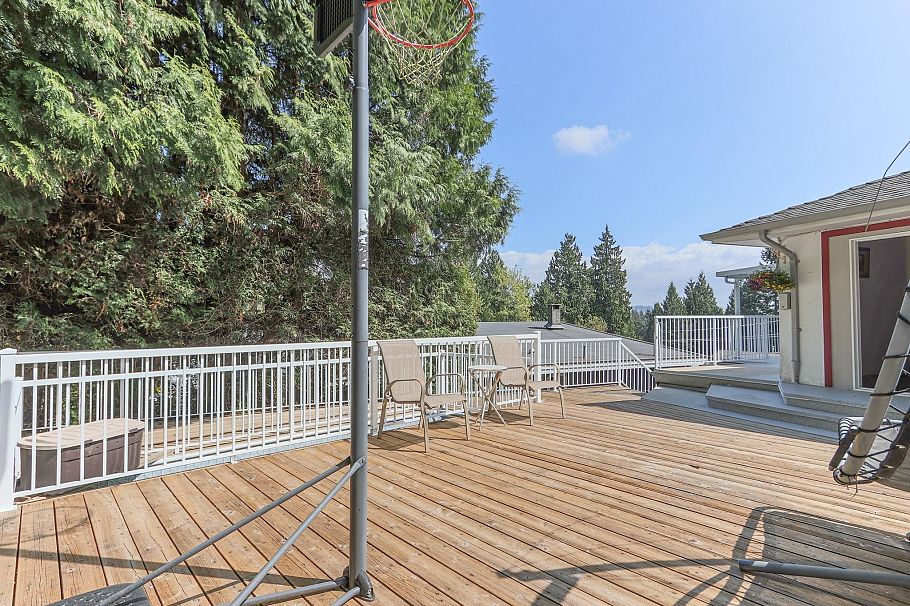 1352 E 16th Street North Vancouver, BC - 26
