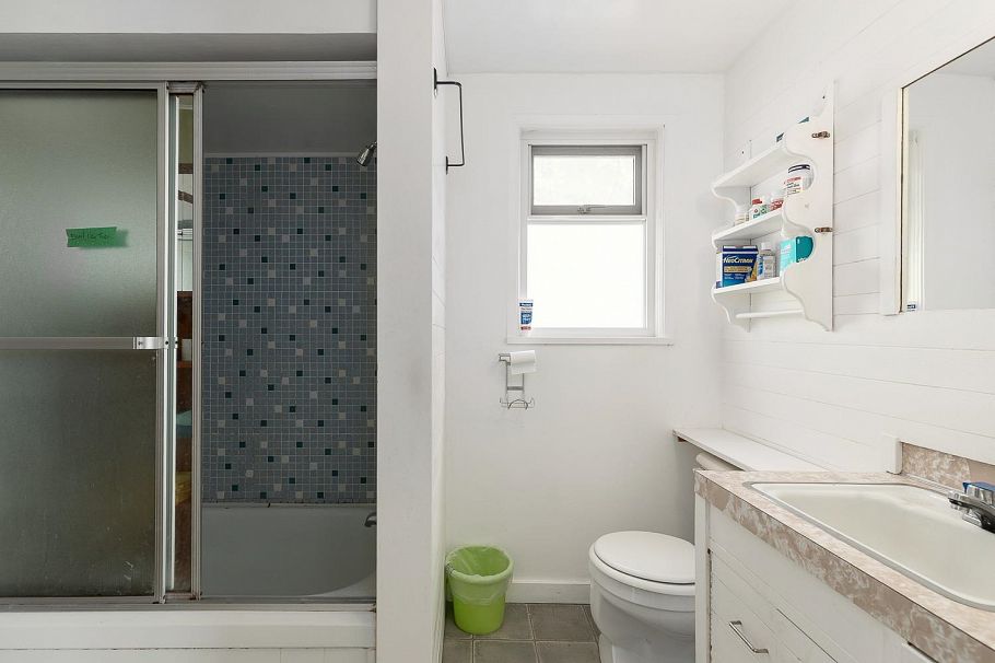 2002 E 13th Avenue Vancouver, BC - 14