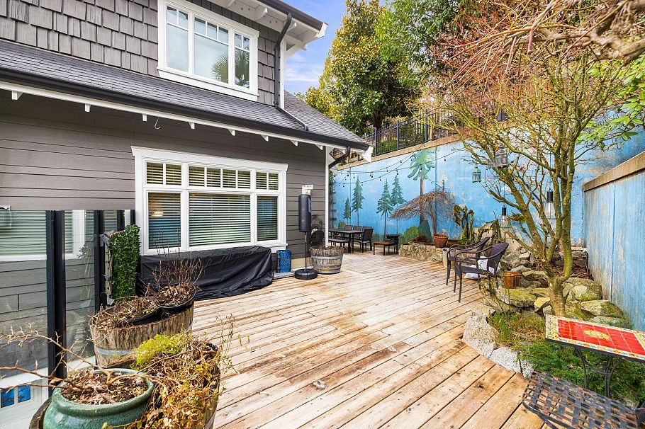 1232 Harris Avenue North Vancouver, BC - 35