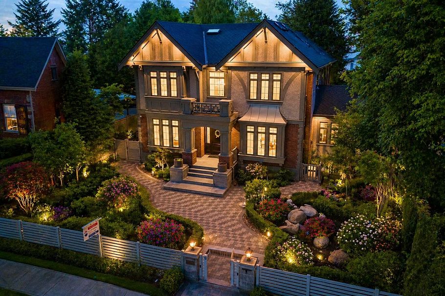 6038 Marguerite Street Vancouver, BC - 1