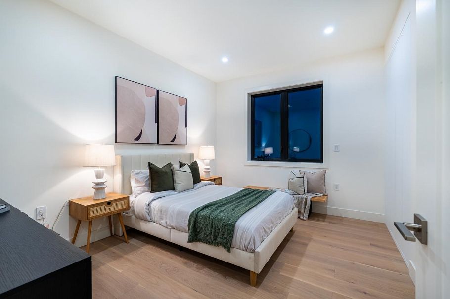 2 3345 W 13th Avenue Vancouver, BC - 16