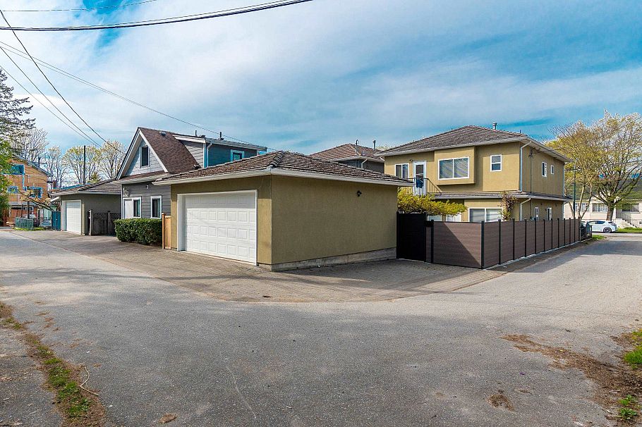952 E 31st Avenue Vancouver, BC - 37