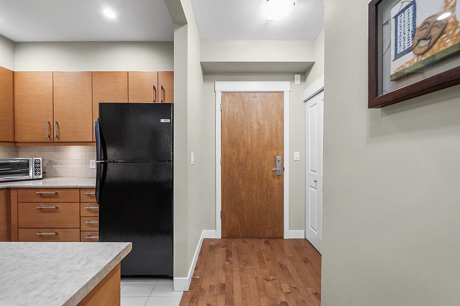 208 188 W 29 Street North Vancouver, BC - 5